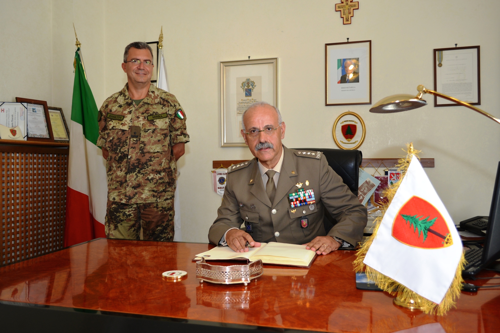 firma Albo di Onore comando Pinerolo.JPG